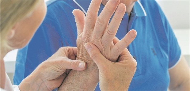GBA-Chef befürchtet Lücken in der Versorgung Behandlung eines Rheumapatienten: Der Bundesausausschuss sieht Versorgungslücken und will mit der Bedarfsplanung reagieren.