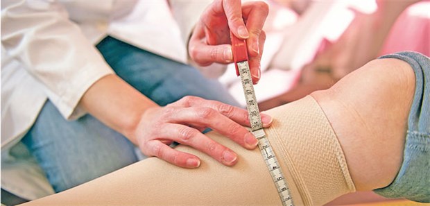Krebs-Screening mit CT ohne Zusatznutzen Behandlung mit Kompressionsstrumpf: Bei spontaner venöser Thromboembolie reicht ein Basis-Screening auf mögliche Tumoren aus.