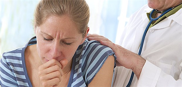 Bei Alarmzeichen wie akuter Husten mit Hämoptoe oder Ruhedyspnoe, aber auch Heiserkeit, Fieber oder bei Immundefizienz soll die technische Diagnostik „ohne Zeitverzögerung“ eingeleitet werden, raten Penumologen.