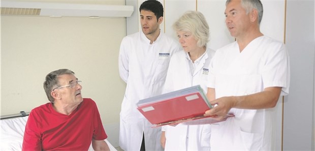 Bei Belegarztvisiten entfällt die Minderung der Zuschlag-Position „J“ bei der Abrechnung.