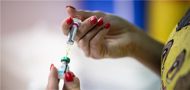 Bei Geflüchteten auf den Impfstatus blicken und ggf. die Auffrischung empfehlen: DTP-Kombivakzine.