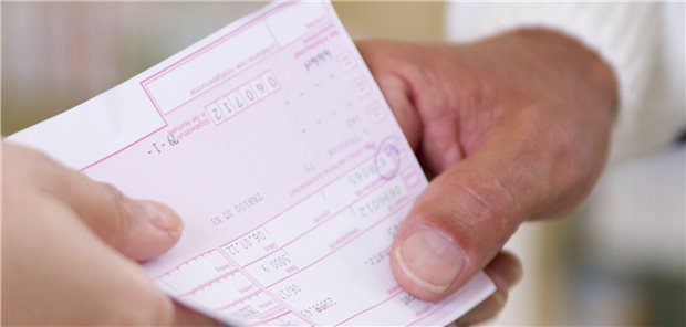 Bei Medikamentenverordnungen können Ärztinnen und Ärzte durch bewusstes Verhalten viel für den Klimaschutz bewirken. 