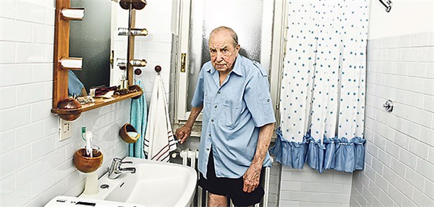 Empfehlungen für ältere Patienten aktualisiert Bei Patienten mit Harninkontinenz kann der Gang zur Toilette zu festen Zeitpunkten hilfreich sein.