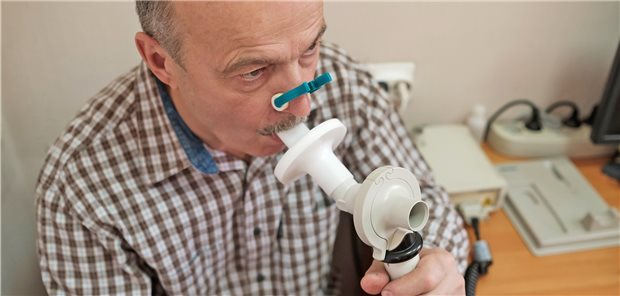 Bei Patienten mit Vorhofflimmern sollte auch die Lungenfunktion im Blick behalten werden. 