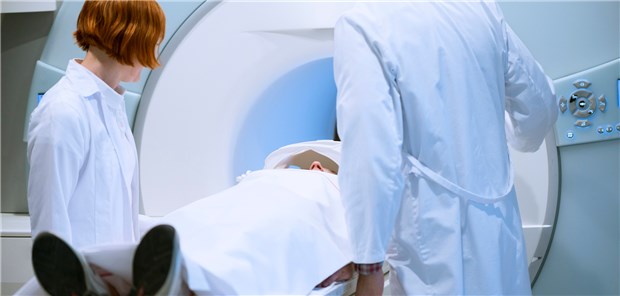 Bei Patienten mit stummem Herzinfarkt wurden im MRT fast so oft Zeichen eines Schlaganfalls gefunden wie bei Patienten mit bekanntem symptomatischem Myokardinfarkt. 