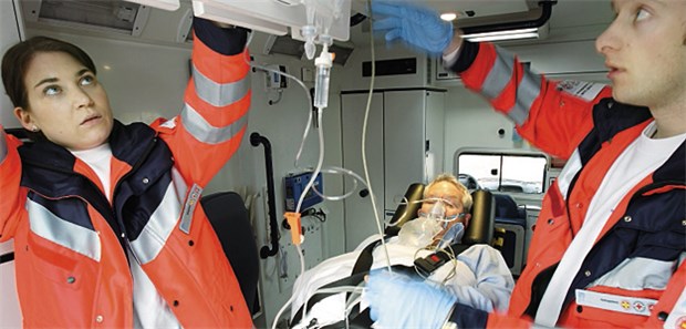 Bei Schlaganfall-Patienten ist eine frühe rt-PA-Lyse wichtig.