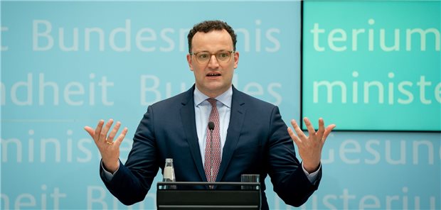 „Kritische Arzneimittel“ wieder in Europa herstellen! Bei Schutzmasken und bestimmten Arzneien sei sichtbar geworden, dass Europa sich nicht komplett vom Weltmarkt abhängig machen dürfe, sagte Spahn am Freitag in Berlin.