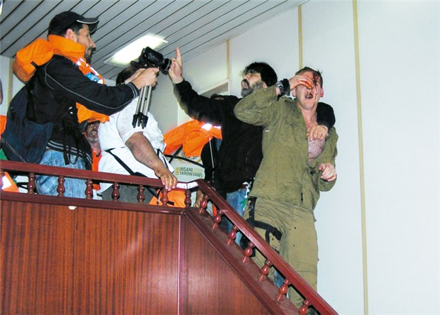 "Die Israelis wollten damit ein Exempel statuieren" Bei dem Angriff auf die Hilfsgüterflotte durch die Israelis gab es zahlreiche Verletzte und neun Tote. © dpa