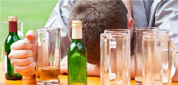 Deutlich mehr Jugendliche kommen mit Alkoholvergiftung in Klinik Bei den 10- bis 15-Jährigen weist die Statistik für das Jahr 2018 mehr Fälle von Rauschtrinken auf, die mit einer Einlieferung ins Krankenhaus endeten.