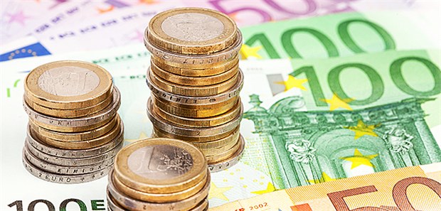 Bei den Gehältern der Kassen-Managern will die Kassen-Aufsicht genauer hinsehen.