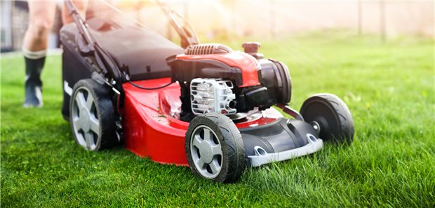 Bei den Kassenreserven den Rasenmäher ansetzen? Die Versicherungen sagen, die Rücklagen reichen nur für maximal zwei Wochen.
