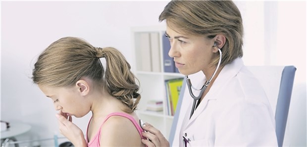 Pfeifatmung bei Kindern? Aufs Alter achten! Bei den älteren Kindern der Studie trat die Pfeifatmung am häufigsten nach Belastung und als Folge von Luftallergenen auf.