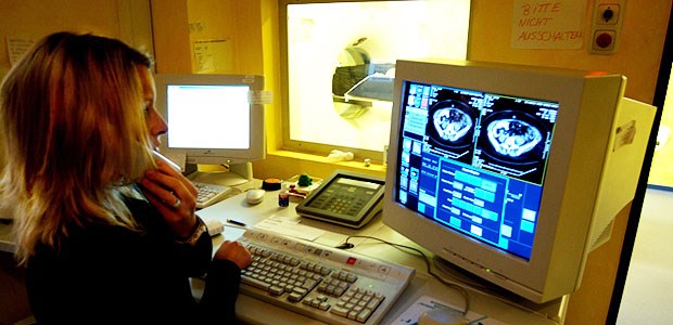 CT in der Kindheit macht Krebs wahrscheinlicher Bei den computertomografisch untersuchten Studienteilnehmern lag die Krebsinzidenz um 24 Prozent höher als bei den Vergleichspersonen.