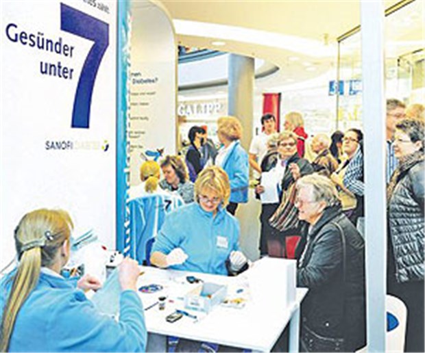 Bewegung - starke Waffe gegen Diabetes Bei der Aktion "Gesünder unter 7" stehen auch Blutzuckermessungen auf dem Programm.