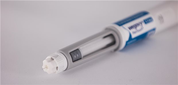 Leerer Wegovy 1,7 mg Flextouch-Pen, der zur Injektion von GLP-1-Rezeptoragonisten genutzt werden kann.