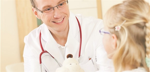 Bei der Patientenbetreuung haben Pädiater gut Lachen. Ob beim Honorar auch, bestreitet der Verband.