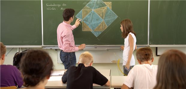 Petö-Therapie für behindertes Kind: Sozialhilfe muss zahlen Bei der Petö-Therapie steht der pädagogische Ansatz im Vordergrund. Behinderten Kindern soll dadurch der Schulbesuch erleichtert werden.