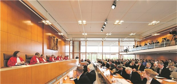 Numerus clausus auf dem Seziertisch der Richter Bei der Verhandlung über den Numerus clausus: Der Erste Senat des Bundesverfassungsgerichts. .
