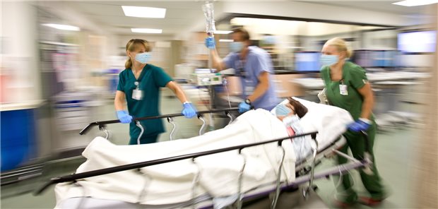 Bei der Versorgung von Schwerverletzten kommt es auf jede Minute an: Für die systematische und fundierte Behandlung wurde die entsprechende Leitlinie aktualisiert.