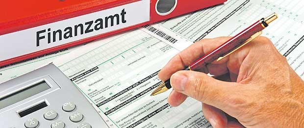 Wann sind Prozesskosten steuerlich absetzbar? Bei der jährlichen Steuererklärung heißt es: Prozesskosten erst einmal angeben.