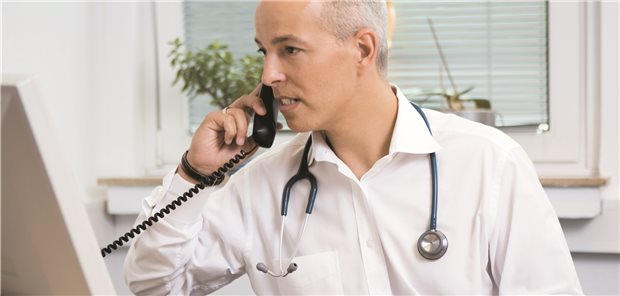 Bei der reinen Telefonsprechstunde können Ärzte nur sehr bedingt Leistungen abrechnen. Im finanziellen Schutzschirm werden explizit aber nur Fallzahlrückgänge erwähnt.