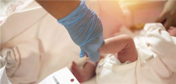 Bei einem SMA-Befund im Neugeborenenscreening ist es entscheidend, die genaue Zahl der SMN2-Kopien zu bestimmen, um den Krankheitsverlauf besser vorhersagen zu können.