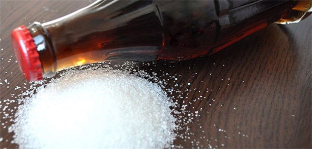 Deutsche uneins über Zuckersteuer Bei einer Analyse von 463 Limonaden, Energydrinks, Fruchtsäften, Schorlen, Brausen und Eisetees hat die Verbraucherorganisation Foodwatch in 60 Prozent der Produkte mehr als fünf Prozent Zucker festgestellt.