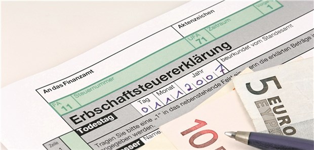 Bei einer „Schenkung über Eck“ reduziert sich die von den Erben zu zahlende Erbschaftsteuer.