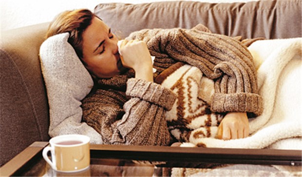 Bei einer fieberhaften Erkältung greifen Patienten oft zur Selbstmedikation.