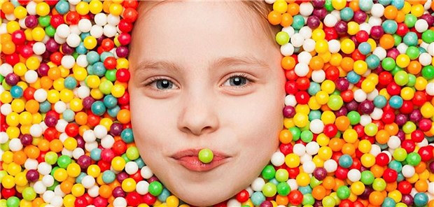 Bei einer solchen Auswahl fällt es vielen Kindern und Jugendlichen offenbar immer noch schwer, nicht zuzugreifen. (Symbolbild mit Fotomodell)