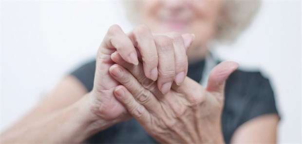 Bei trockener Haut sollten Krebspatienten keine Pflegemittel mit hohem pH-Wert, Alkohol oder Duftstoffen verwenden.