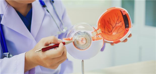 Beim Augenarzt: Das Risiko für eine diabetische Retinopathie steigt mit der Diabetesdauer.