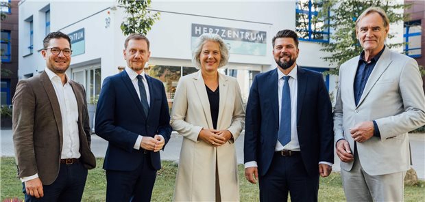 Herzzentrum Leipzig „wichtiger Pfeiler“ der medizinischen Versorgung Beim Festakt dabei (v.l.n.r.): Helios-Regionalgeschäftsführer Professor Sebastian Heumüller, Ministerpräsident Michael Kretschmer, Leipzigs Universitätsrektorin Eva-Inés Obergfell, Klinikgeschäftsführer Matthias Hirsekorn und Oberbürgermeister Burkhard Jung.