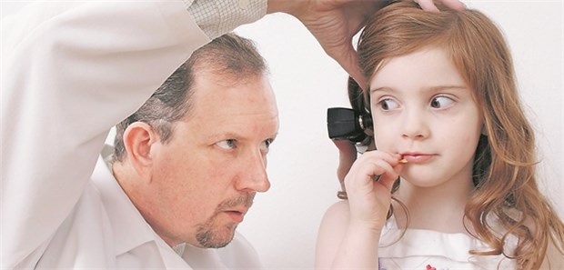 Beim Pädiater: Die Kassen wollen mitreden, wo in Berlin Ärzte und Therapeuten praktizieren, die eine Sonderbedarfszulassung erhalten.