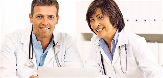 Beim Peer-Review-Verfahren erhalten Ärzte von ihren Kollegen wertneutrales Feedback.