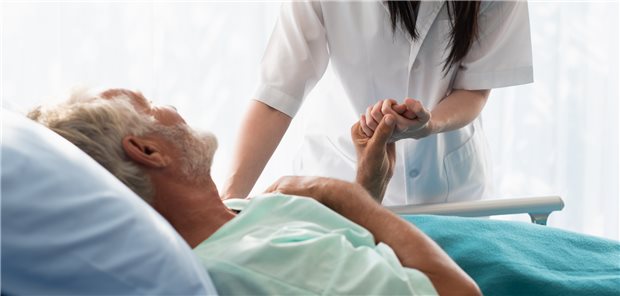 Beim Projekt CoCare haben Ärztinnen und Ärzte, die auf Visite im Pflegeheim waren, die Patienten von zwei anderen Kollegen mitbetreut.