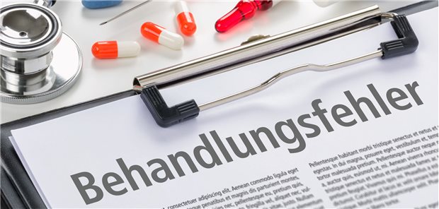 Spannungsfeld Patientenrechte? Beim Verdacht auf einen Behandlungsfehler liegt die Beweislast bei den Patienten. Aus Sicht von Nora Junghans, im AOK-Bundesverband für Behandlungsfehlermanagement zuständig, sollten Behandelnde gesetzlich dazu verpflichtet werden, Patienten über Umstände, die die Annahme eines Behandlungsfehlers begründen, zu informieren – und zwar ohne Nachfrage.