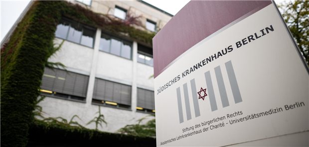 Jüdische und nicht-jüdische Ärzte gründen gemeinsame Initiative gegen Antisemitismus Beim jüdischen Krankenhaus in Berlin wurde im Oktober von Unbekannten eine Scheibe eingeworfen.