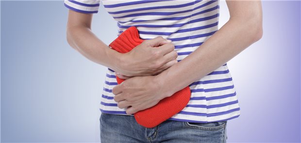 Beim pelvinen Stauungssyndrom bestehen Unterbauchschmerzen, die während der Menstruation, im Sitzen und im Stehen zunehmen.