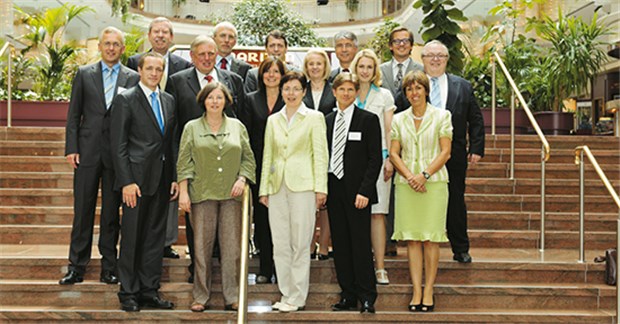 Länder wollen die Leichenschau völlig neu ordnen "Bekennen" sich dazu, dass Hausarztverträge notwendig sind: Die Gesundheitsminister der Länder bei ihrem Treffen in Hannover.