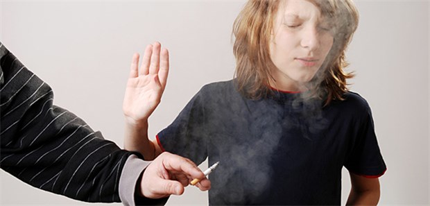 Passiv-Rauch in der Kindheit erhöht das Risiko für Tod durch COPD Bekommen Kinder früh Rauch mit, kann ihnen das ein Leben lang schaden.