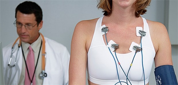 Ist ein Screening bei Sportlern überhaupt sinnvoll? Belastungs-EKG: Mit der Zusatzqualifikation „Sportkardiologische Untersuchungen“ der DGK sollen sich Ärzte künftig spezialisieren können.
