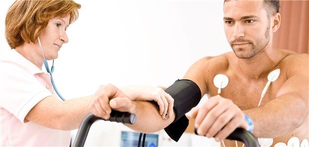 Belastungs-EKG als Einstieg in einen präventiven Fitness-Check zur kardiovaskulären Diagnostik. Gerade in diesem Bereich ist aktuell viel Bewegung.