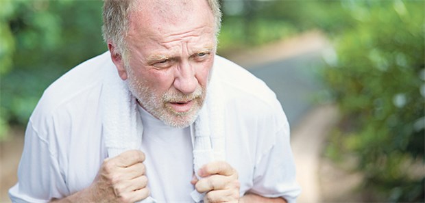 Macht die Reha wieder fit? Belastungsdyspnoe ist bei Patienten nach Lungenembolie häufig. Das Symptom kann noch Jahre nach der akuten Erkrankung auftreten.