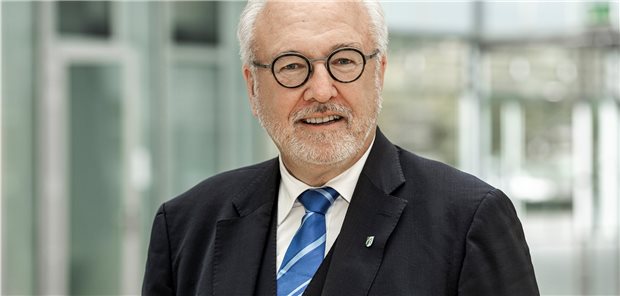 Kammer an Regierung: Redet mehr mit uns! Bemängelt, dass zur Zeit ein konstanter Kontakt mit dem Landesgesundheitsministerium fehlt: Nordrheins Kammer-Chef Rudolf Henke.