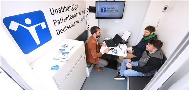 Ampel startet nächsten Anlauf auf unabhängige Patientenberatung Beratungssituation im UPD-Mobil. Die Unabhängige Patientenberatung Deutschland soll ab 2024 in der Rechtsform einer Stiftung weiter arbeiten, plant die Koalition.