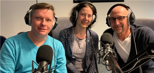 Die 3. Kalenderwoche für Ärzte in Kürze Bereiten die News der Woche im Podcast auf: Nachrichtenchef Denis Nößler, Teamleiterin der Gesundheitspolitik Rebekka Höhl und Chefredakteur Wolfgang van den Bergh (von links nach rechts).