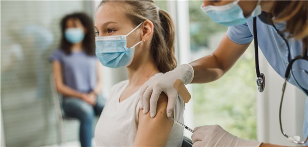 Myokarditis bei 12- bis 17-Jährigen nach Corona-Impfung meist vorübergehend Viele Menschen leiden nach einer SARS-CoV-2-Infektion an Fatigue. Eine Impfung scheint sich hier nicht noch zusätzlich negativ auszuwirken.