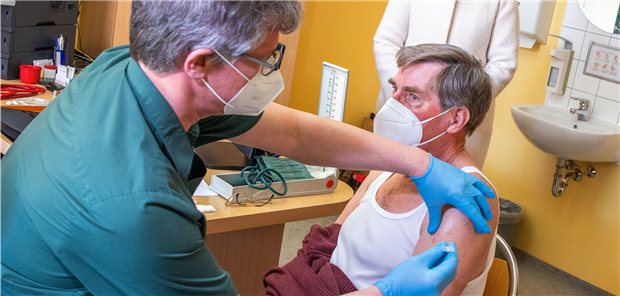 Praxen bleiben erste Impf-Anlaufstelle in Mecklenburg-Vorpommern Hausärzte in Mecklenburg-Vorpommern impfen gegen das Coronavirus.
