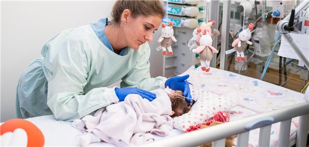 DIVI-Warnung vor Engpässen in Kinderkliniken: Holetschek ruft zum Handeln auf Bereits jetzt gebe es Engpässe auf Kinderintensivstationen, warnt die DIVI. (Symbolbild)